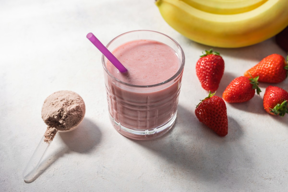 Batido de proteínas con frutos rojos para máxima recuperación muscular