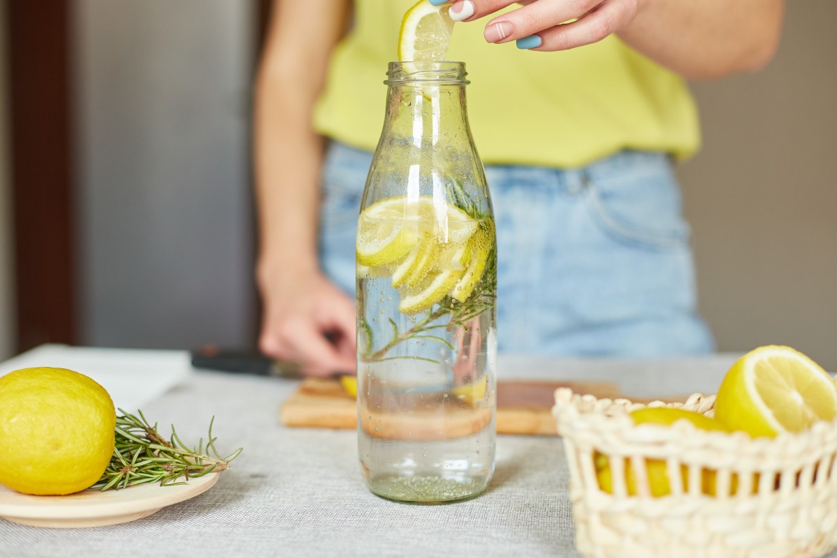 Agua de romero: bebida rica en nutrientes para la digestión y el ánimo
