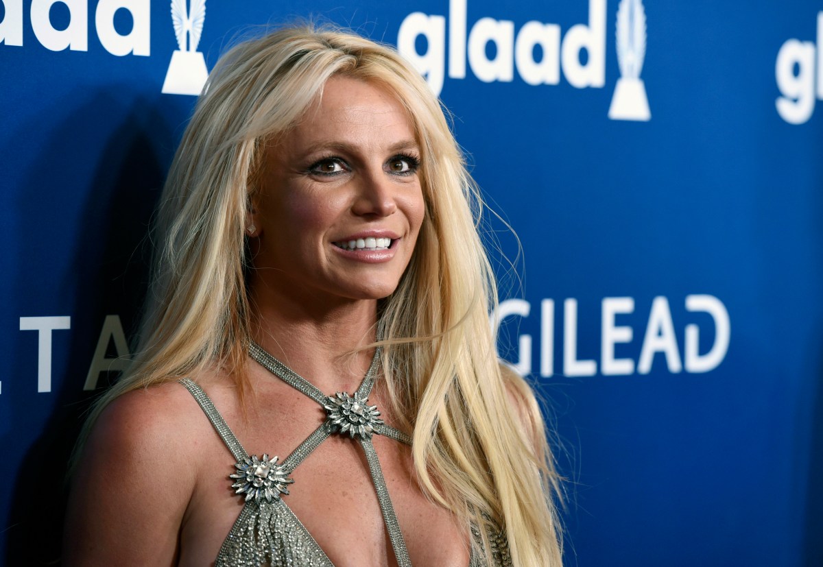 Britney Spears recibió una advertencia por fumar y beber en un vuelo privado
