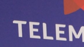 Carlos Adyan, presentador del programa En Casa con Telemundo.