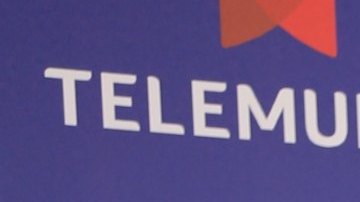 Carlos Adyan, presentador del programa En Casa con Telemundo.