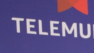 Carlos Adyan, presentador del programa En Casa con Telemundo.