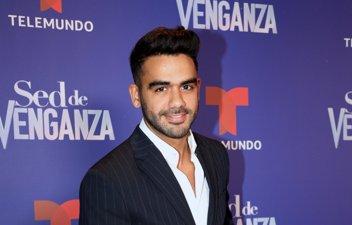 Carlos Adyan y Chiky Bombom enfrentan a Nacho Cassano en el show En Casa con Telemundo 
