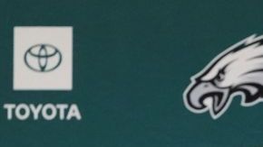 Jalen Hurts y AJ Brown.