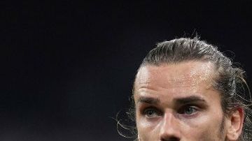 Antoine Griezmann y Carlos Vela.