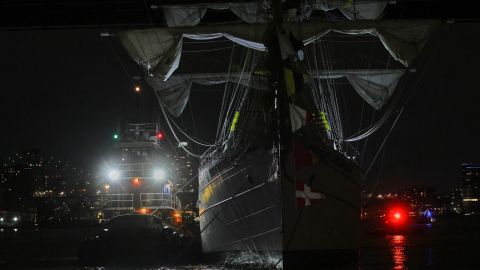 ¿Qué habría causado el trágico choque de buque mexicano contra puente de Brooklyn?