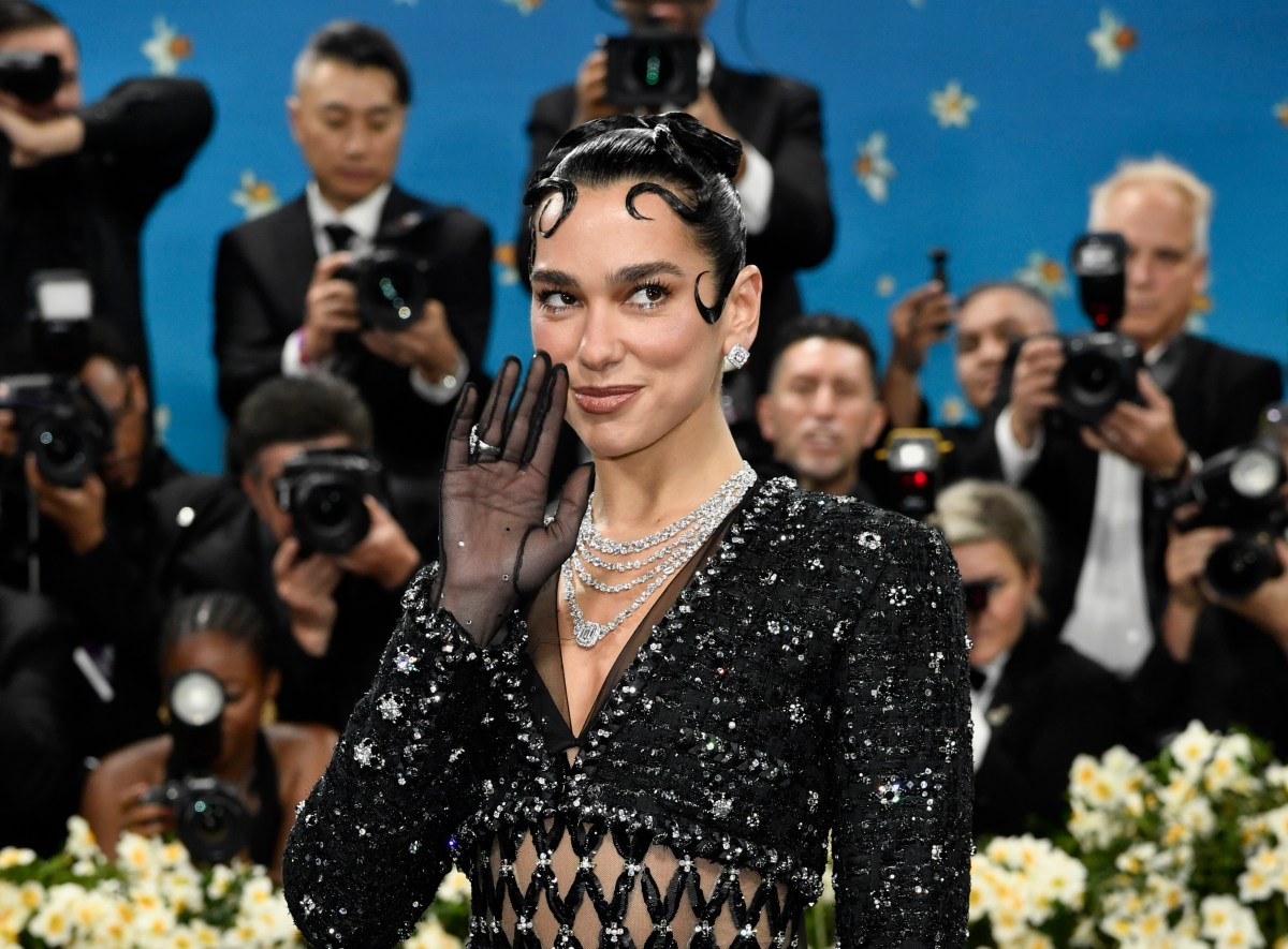 Dua Lipa sorprende al cantar en español 'Héroe' de Enrique Iglesias