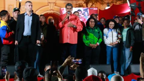 Maduro celebró la victoria del chavismo tras votaciones regionales.