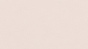 El agua de coco es una fuente natural de electrolitos.