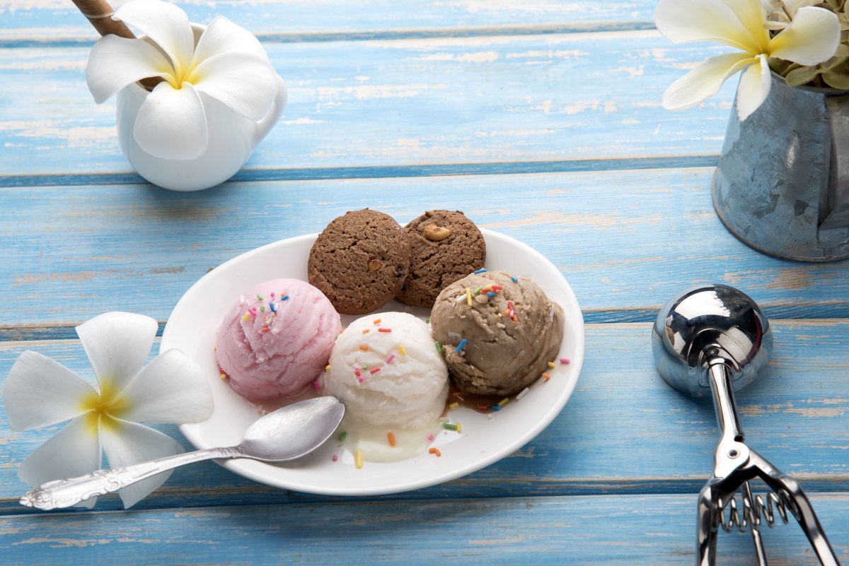 Más de 20 sabores afectados: Retiro de 18,000 envases de helados por posible contaminación plástica