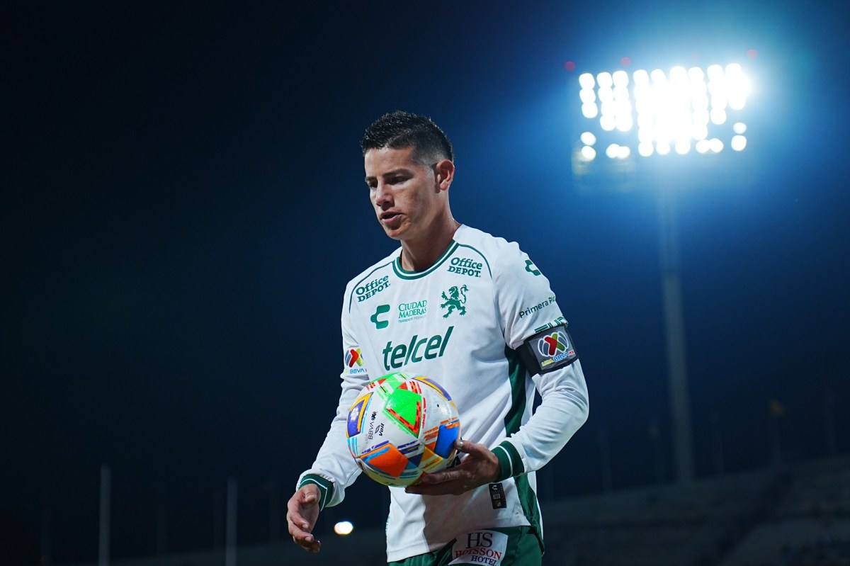 Eduardo Berizzo asegura que James Rodríguez seguirá en el León