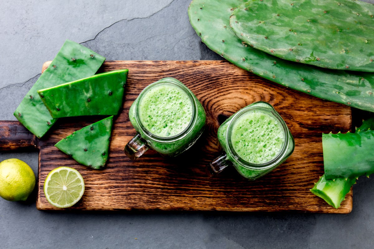 Jugo de nopal para desintoxicar el cuerpo y mejorar la digestión