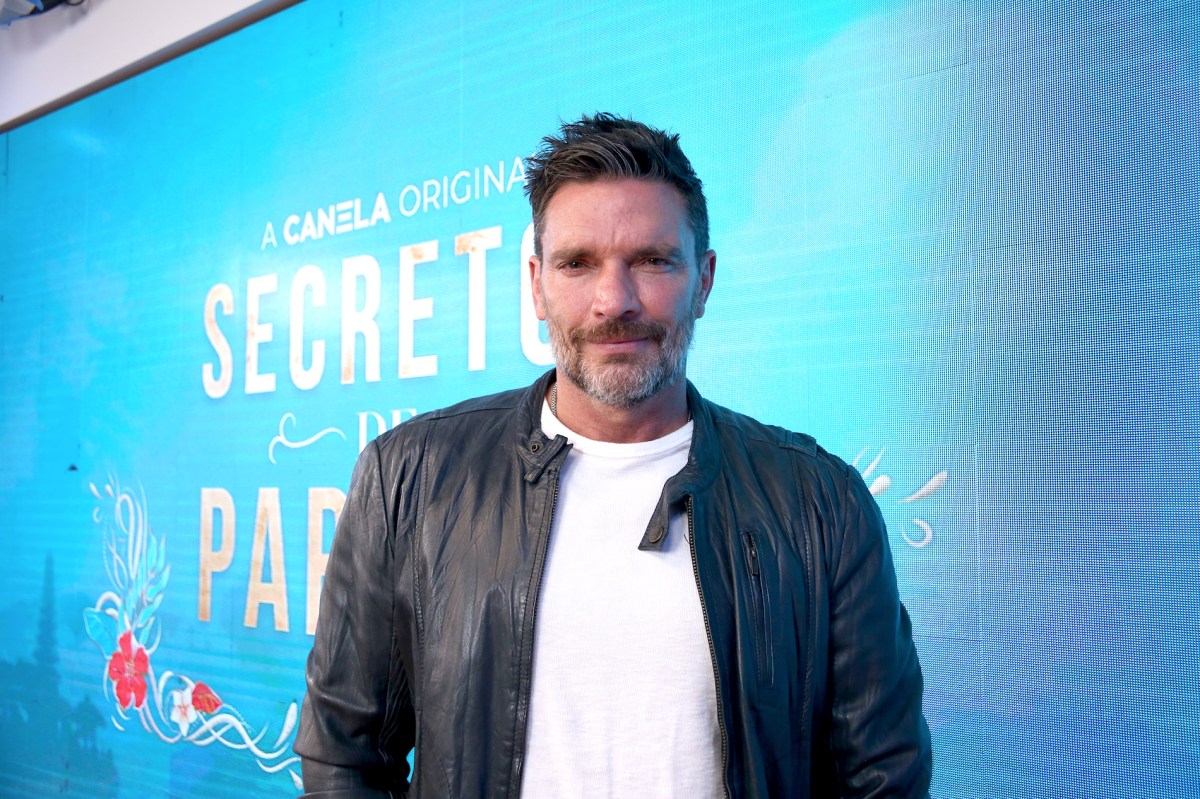 Julián Gil responde a los ataques por decir que Marjorie de Sousa lo golpeó