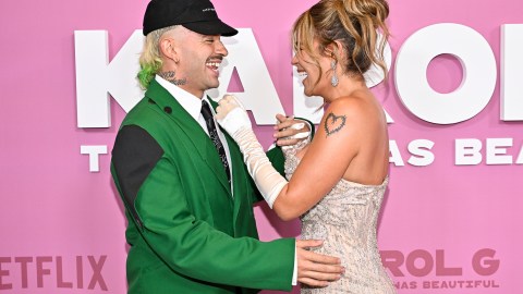 Karol G y Feid en la premier de 'Mañana fue muy bonito'.