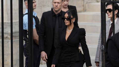 Kim Kardashian testificó en París en el juicio por el robo del que fue víctima hace casi 10 años.