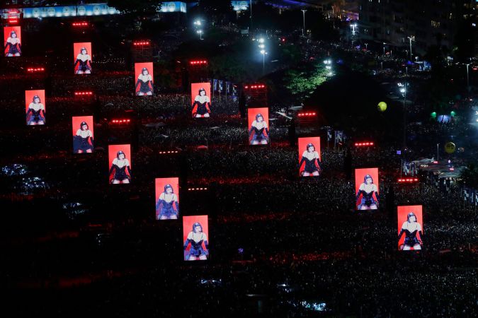 Lady Gaga se presentó ante más de 2 millones de personas en Río de Janeiro.