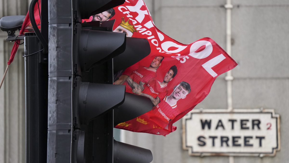 Arrestan a conductor tras atropello masivo en festejos del Liverpool