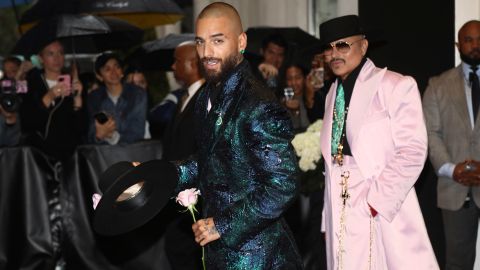 Maluma asistió a la MET Gala junto con el diseñador Willy Chavarria.