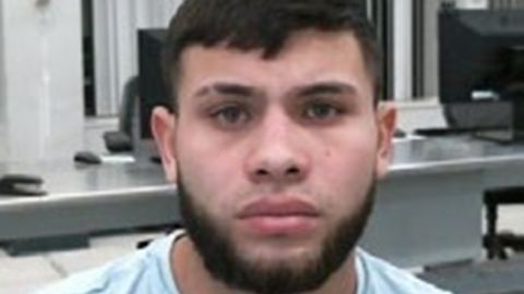 DHS reafirma que migrante detenido en Nueva York y deportado a El Salvador pertenece al Tren de Aragua