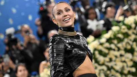 Miley Cyrus aclaró su relación familiar.