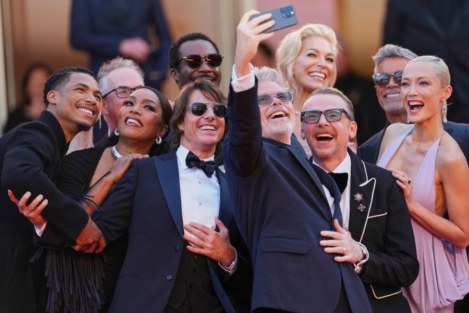Christopher McQuarrie, Tom Cruise y el resto del elenco disfrutaron del momento.