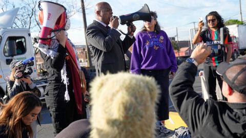 Arrestaron al alcalde de Newark durante visita a un centro de detención de ICE