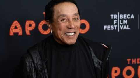 Smokey Robinson ha sido señalado en una demanda civil por agresión sexual.
