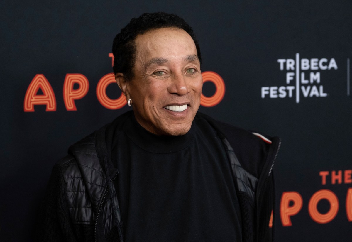 Smokey Robinson es acusado de abusar sexualmente de cuatro exempleadas