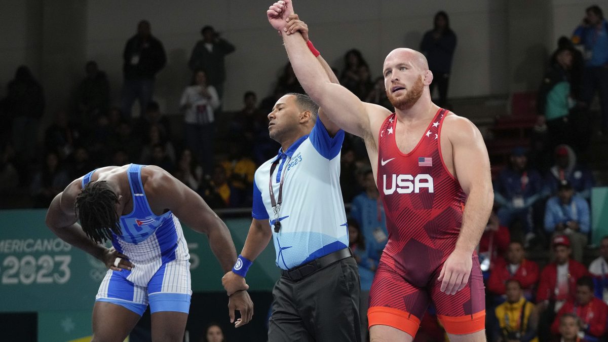 Arrestan en redada contra la prostitución a la estrella de la lucha libre y medallista olímpico Kyle Snyder