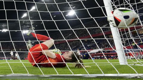 Imagen referencial de guardameta en partido femenino.