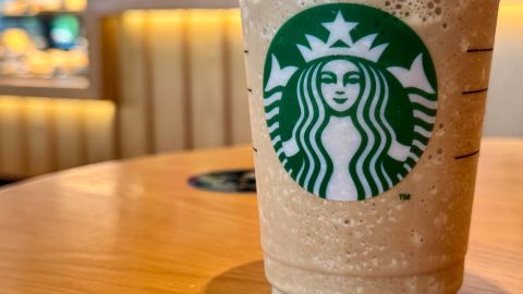 Starbucks presentará cuatro nuevas bebidas refrescantes para el verano.