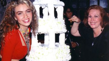 Thalía y su mamá en 1991.
