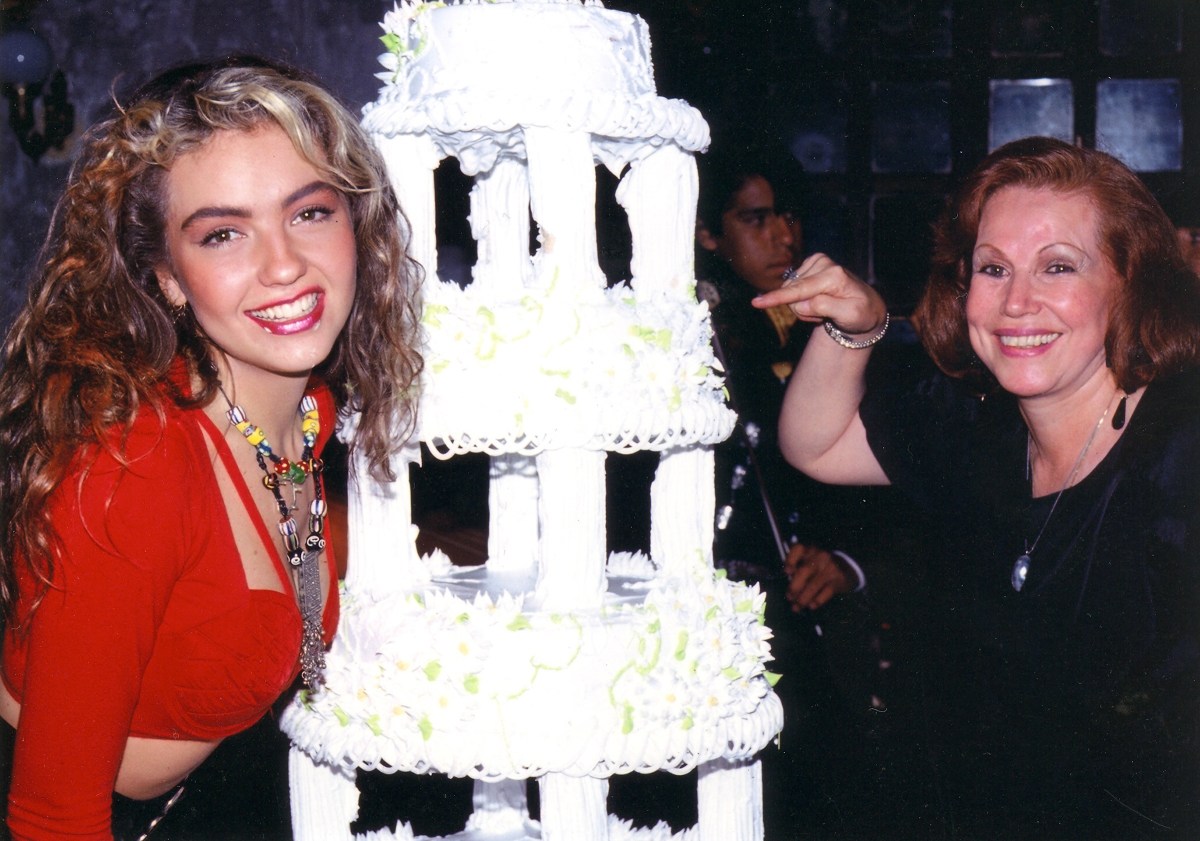 Thalía recuerda a su madre en el 14° aniversario de su partida con emotivo mensaje