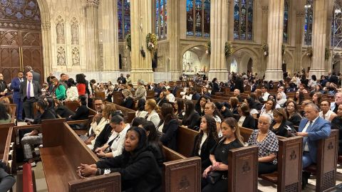 Los dominicanos acudieron a la misa en la Iglesia San Patricio el viernes 2 de mayo.