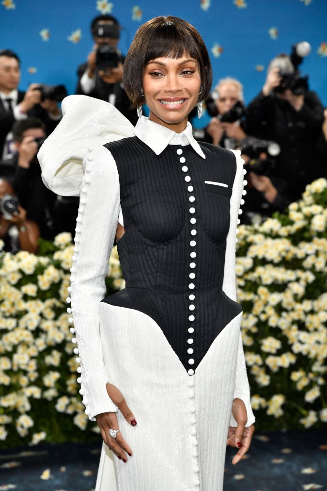 La ganadora del OScar Zoe Saldaña acertó con su look en la MET Gala 2025.