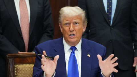 El presidente Donald Trump habla del acuerdo con China durante una conferencia de prensa en la Sala Roosevelt de la Casa Blanca en Washington, DC, EE. UU., el 12 de mayo de 2025.