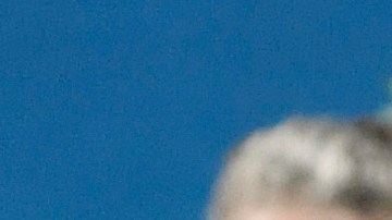 La apariencia de Anne Hathaway en la MET Gala generó debate en redes sociales.