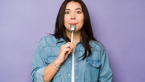 Hay varias cosas que puedes hacer para evitar el picoteo entre comidas.