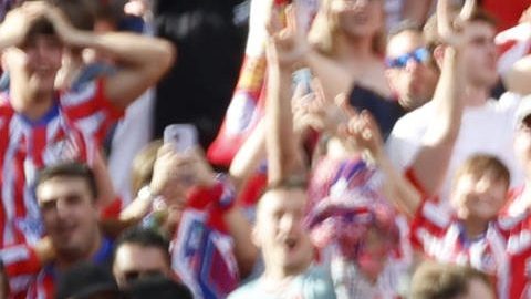 El delantero del Atlético de Madrid  Julián Álvarez celebra tras marcar el primer gol del Atlético de Madrid en el partido ante el Real Betis.
