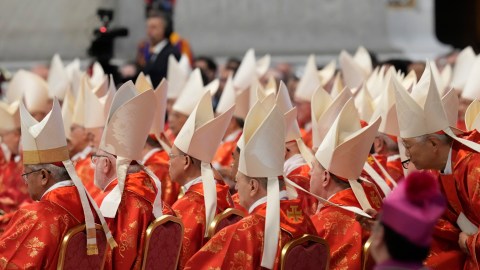 Un total de 133 cardenales, de 71 países distintos, participan en el cónclave. Para elegir al nuevo Papa, 89 de ellos deben estar de acuerdo (dos tercios).