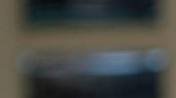 El presidente de Estados Unidos, Donald Trump, observa mientras responde preguntas de los periodistas a las afueras del Ala Oeste de la Casa Blanca en Washington, DC, EE.UU., el 08 de mayo de 2025.