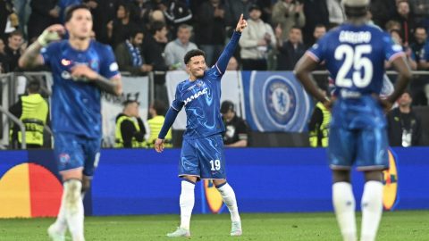 Jadon Sancho celebra su gol ante el Betis en la final de la Conference League.