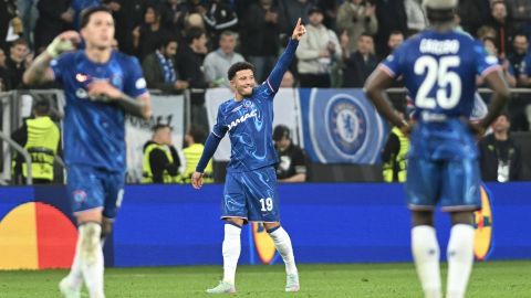 Jadon Sancho celebra su gol ante el Betis en la final de la Conference League.