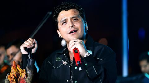 Christian Nodal compartió su embarazosa experiencia en el pódcast ‘La Cotorrisa’.