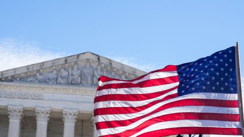 Supremo de EE.UU. suspende deportaciones de migrantes bajo la Ley de Enemigos Extranjeros