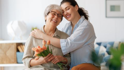 El fin de semana que se celebra el Día de la Madre facilita las reuniones familiares, y mayo, como mes primaveral, representa el amor maternal, la fertilidad y el cuidado.