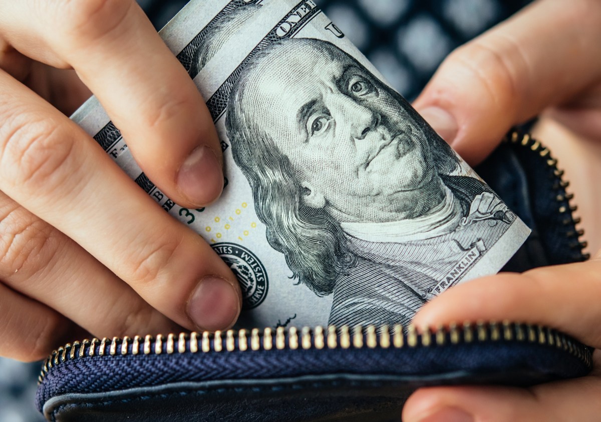 El nuevo perfume que huele a “fajo de dólares” y se viraliza en redes sociales