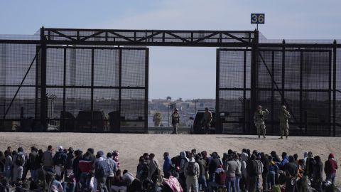 Aumentó 16,7% la detención de migrantes en la frontera sur de EE.UU. en abril