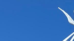 Personas rezan este sábado, frente al Santuario de la Virgen de Guadalupe en Des Plaines (Estados Unidos).