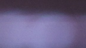 Navarro (C) conversa con el árbitro del encuentro tras el comentario racista.